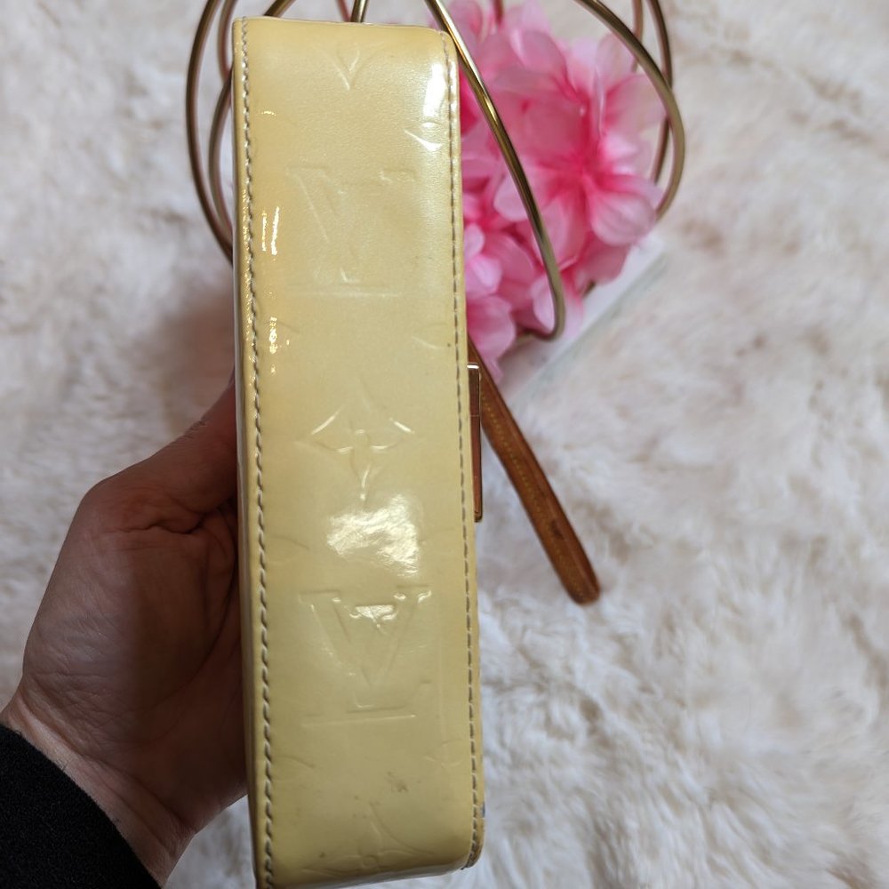 RARE LOUIS VUITTON Vernis Pochette Lagoon Glasses Case in Perle/Yellow - Picture 12 of 14